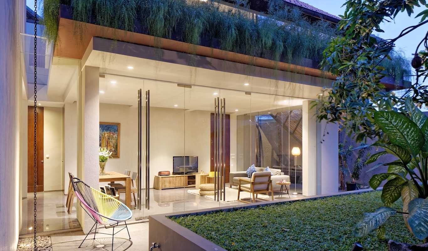 Inspirasi Desain Rumah Tropis Modern & Nyaman