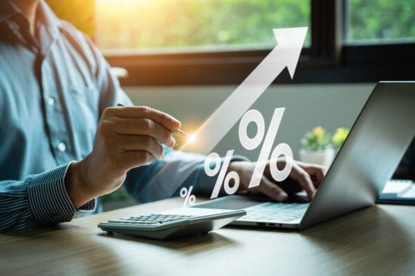 Strategi Manajemen Keuangan Pribadi: Kunci Mencapai Kebebasan Finansial Strategi Investasi Jangka Panjang: Kunci Menuju Keamanan Finansial